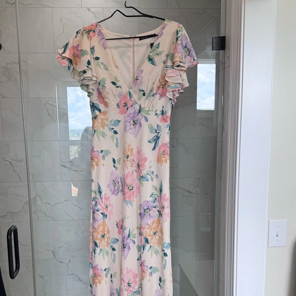Abercrombie & Fitch Cream Floral V-Neck Maxi Dress. Size Medium Tall - NWT
